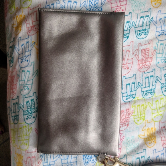 Clutch - Picture 2 of 3